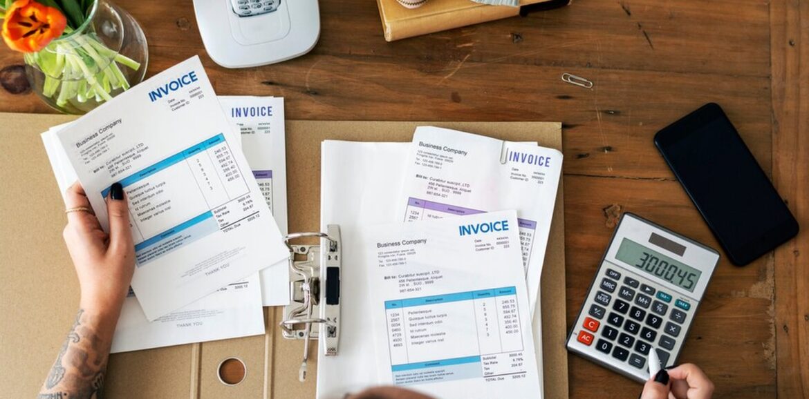 Invoice Financing vs Traditional Business Loans: What’s Better for Cash Flow?